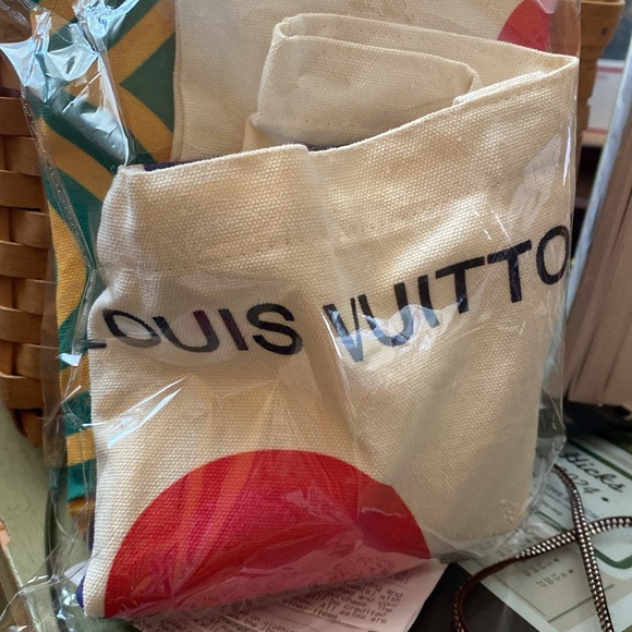 Louis Vuitton & Canvas  Exhibition 2022 Tote - Picture 7 of 8